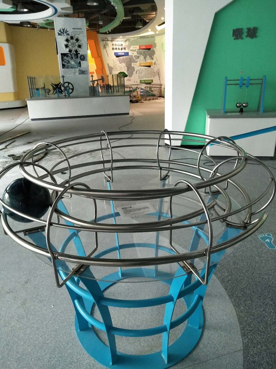 球体上滚